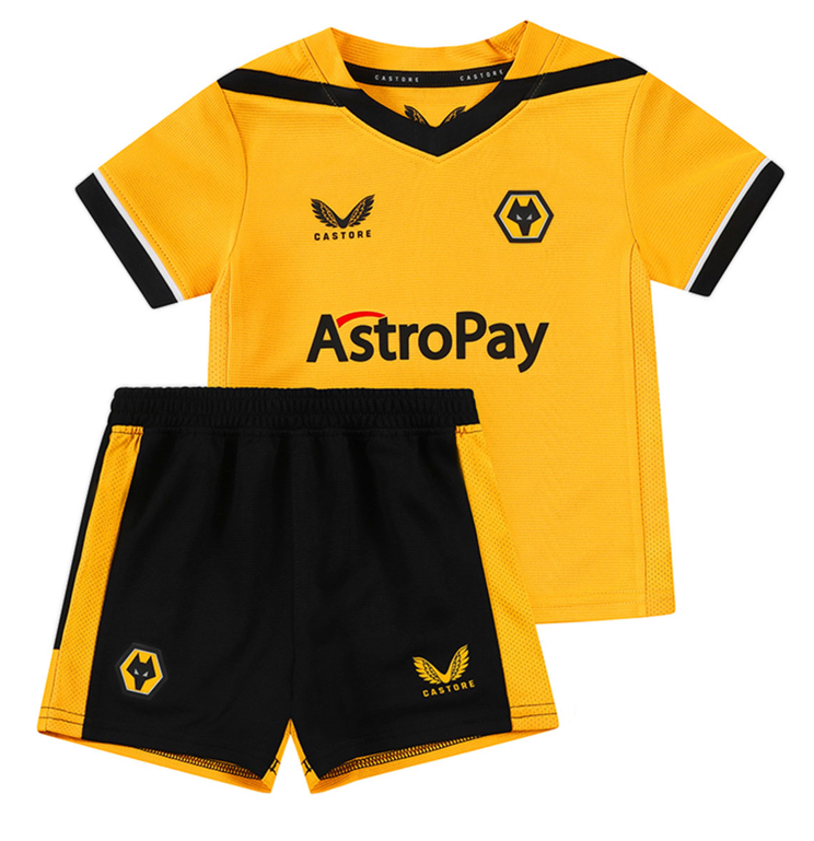 2022-23 Wolves Home Baby Kit
Be Part Of the Pack, with the 2022-23 Wolves Baby Home Kit and show your pride on the street and in the stands.
Featuring detailed colour matching and dyeing to be true Wolves Gold and bring it back home to the club and fans.
A matte shine fabric to the reverse emulates flow and movement on the pitch. Contrast. Contains Shirt and shorts for any little Wolves Fan.

Features our new club sponsor AstroPay on front of shirt
Shirt and Shorts: 100% Polyester
Available in 3-6 Months to 12-18 Months

