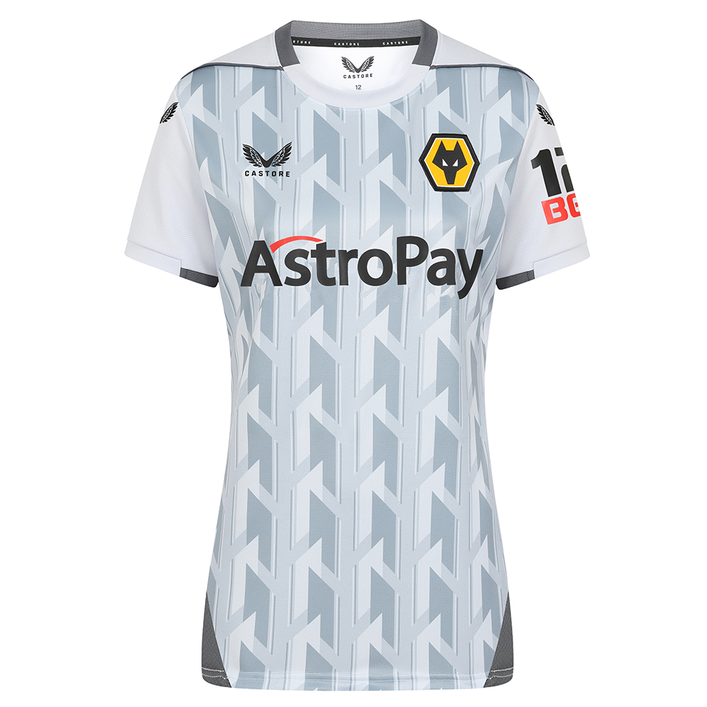 2022-23 Wolves 3rd Shirt - Womens
Be Part Of the Pack, with the 2022-23 Wolves Third Shirt and show your pride on the street and in the stands.

Tonal geometric print
Panelled crew neckline
Solid panels across shoulders finished with piping along shoulders
Panelled cuffs with contrast inner sleeve
Angular panel across back hem following around to the front
Female Silhouette
Silver colourway
Featuring our new club sponsor AstroPay on front of shirt
Featuring our new club sleeve sponsor 12Bet on Sleeve
100% Polyester
